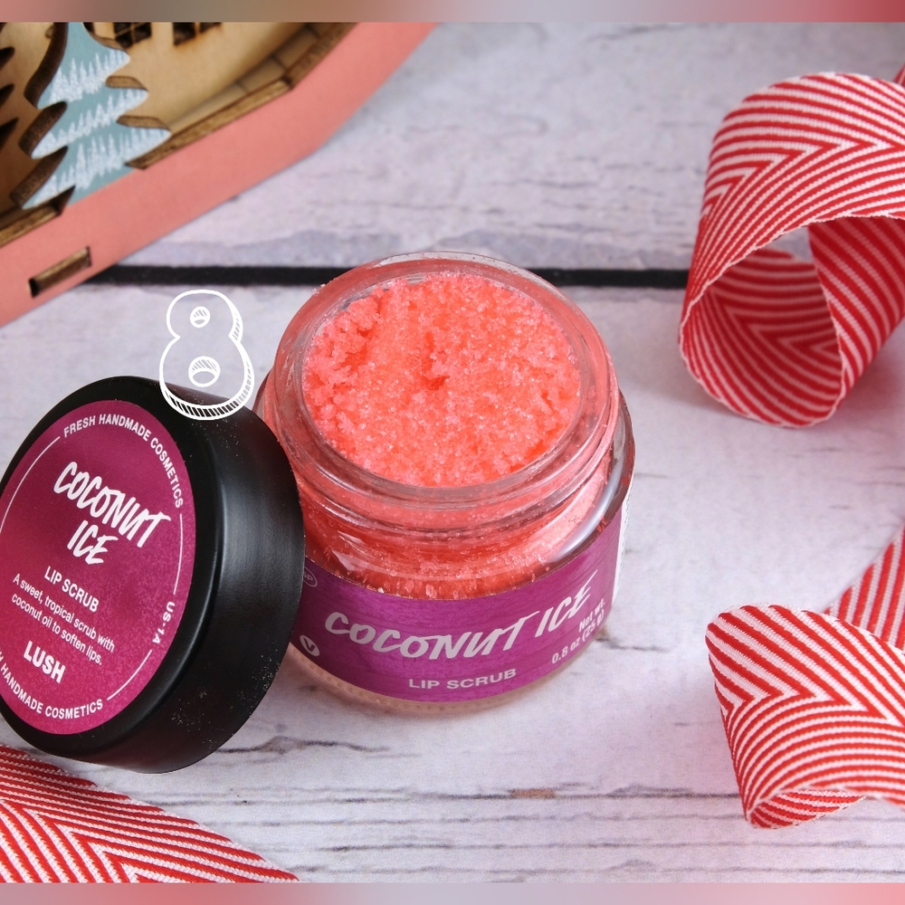 🧚‍♀️COCONUT ICE Lush DISCONTINUED XMAS LE Lip Scrub NWT